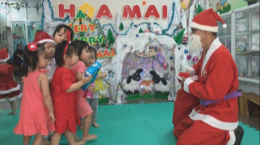 Video về hoạt động đón giáng sinh cho các bé